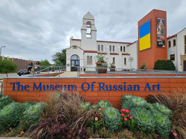 The Museum of Russian Art building, in the style of Spanish mission (inspired by Mission churches of San Antonio)